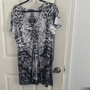 Apt. 9 Black & White Embellished V-Neck top